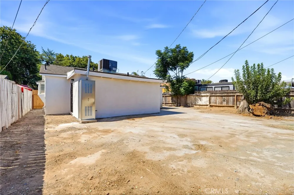 2225 E Lamona Fresno, CA 93703
