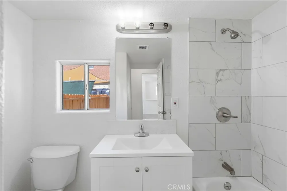 2225 E Lamona Fresno, CA 93703