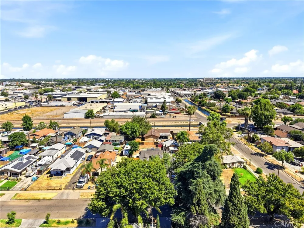 2225 E Lamona Fresno, CA 93703