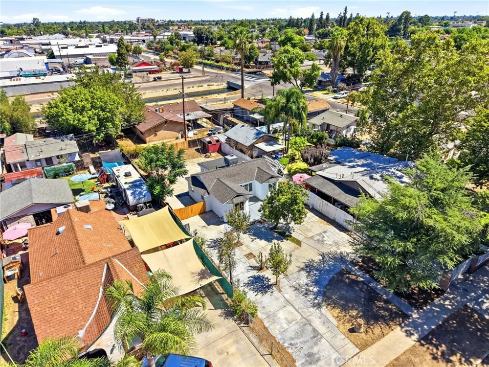 2225 E Lamona Fresno, CA 93703