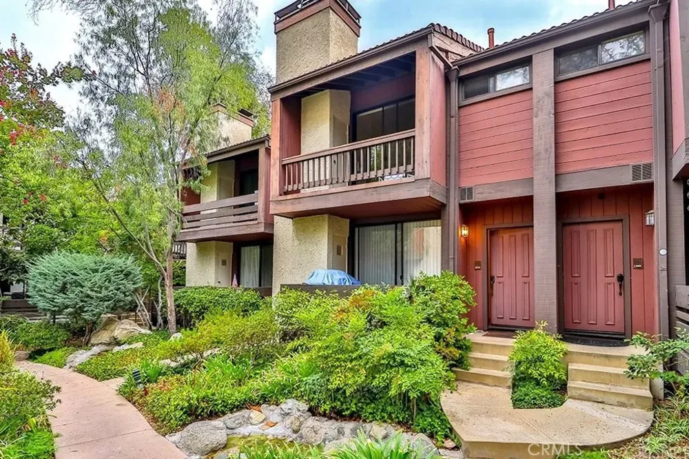 21931 Burbank #23 Woodland Hills, CA 91367