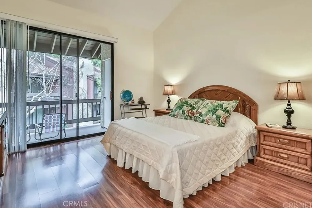 21931 Burbank #23 Woodland Hills, CA 91367