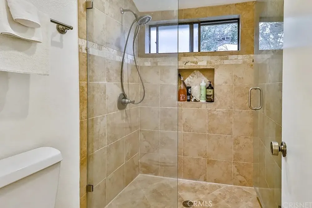 21931 Burbank #23 Woodland Hills, CA 91367