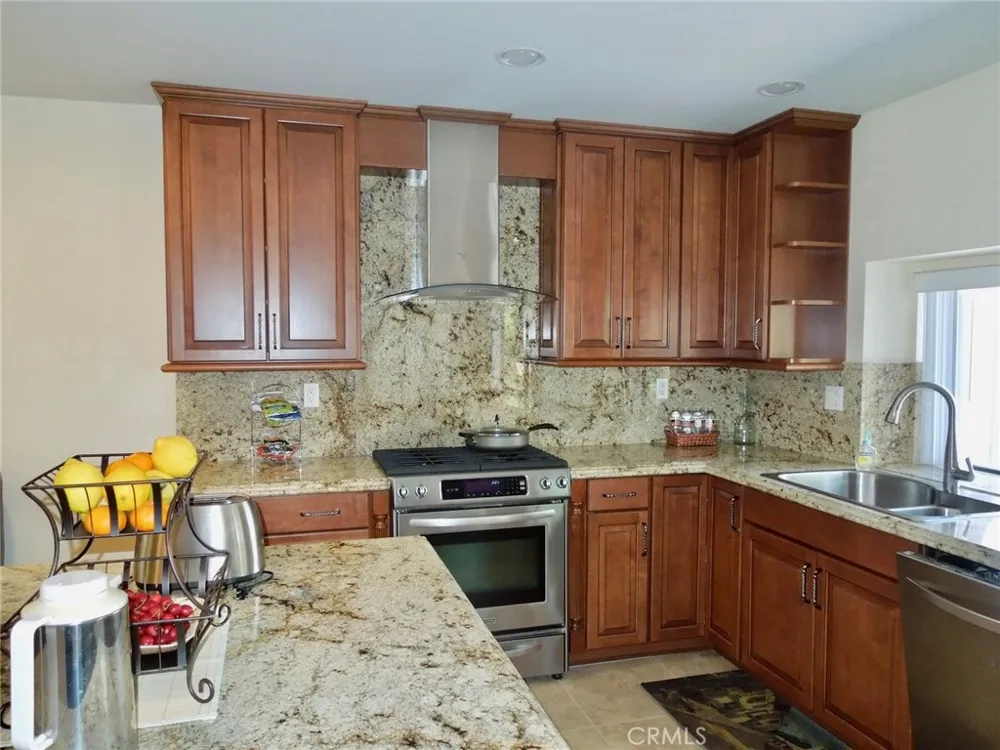 21931 Burbank #23 Woodland Hills, CA 91367