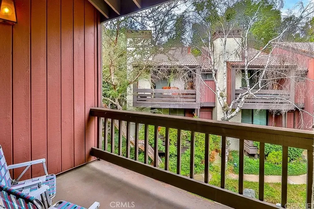 21931 Burbank #23 Woodland Hills, CA 91367