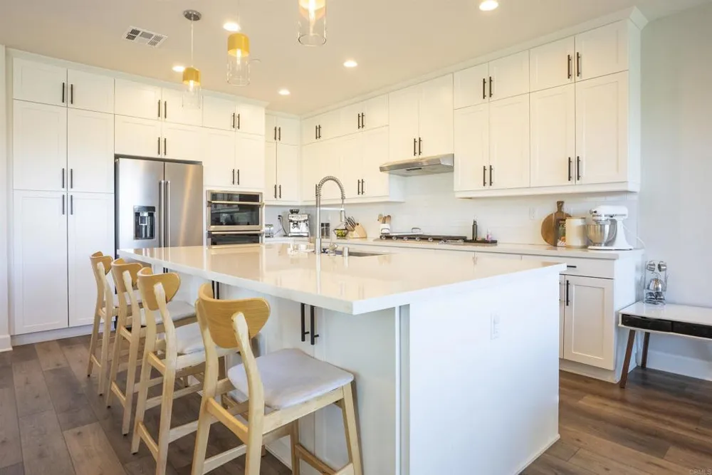 3022 Villeta Avenue Carlsbad, CA 92010