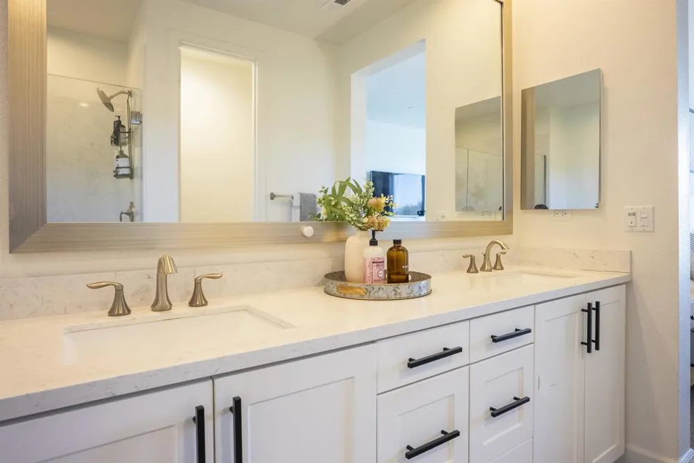 3022 Villeta Avenue Carlsbad, CA 92010