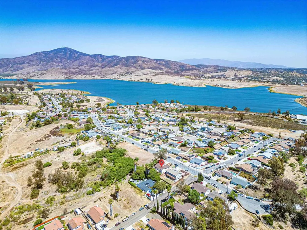 8808 Leigh Ave Spring Valley, CA 91977