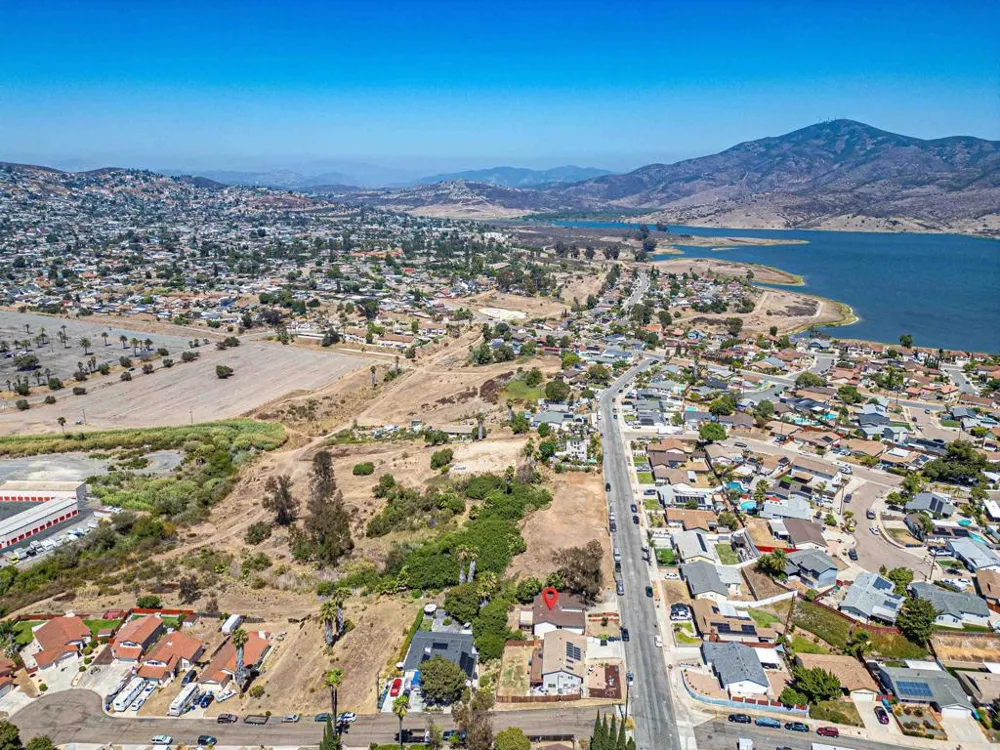 8808 Leigh Ave Spring Valley, CA 91977
