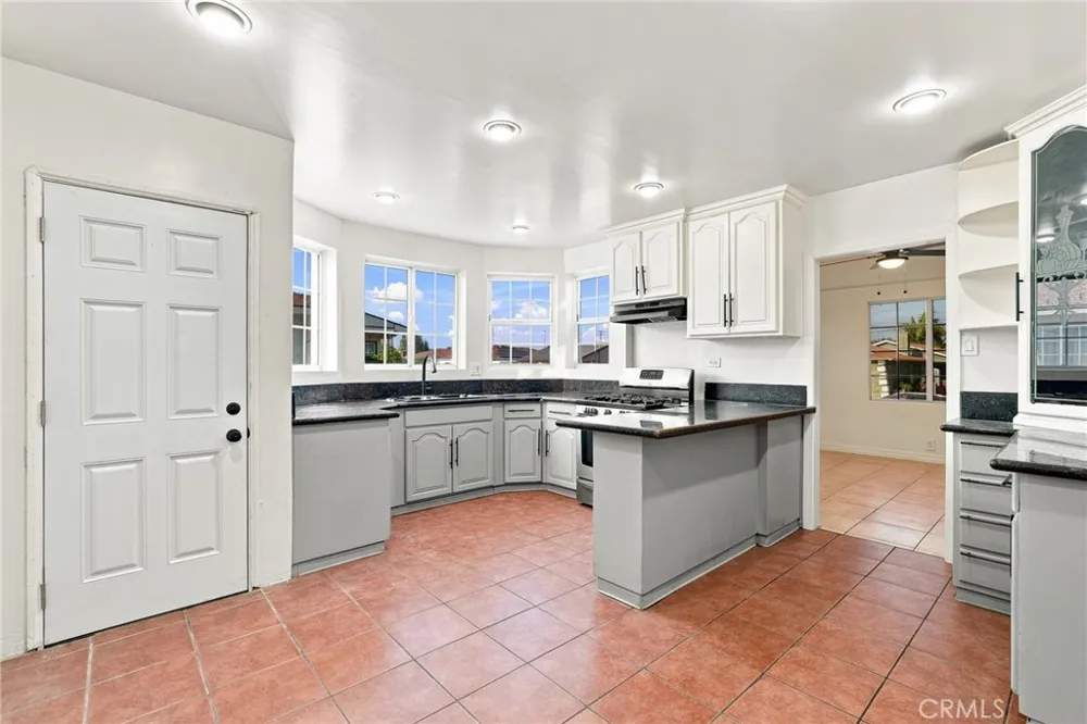 12239 Cedar Avenue Hawthorne, CA 90250