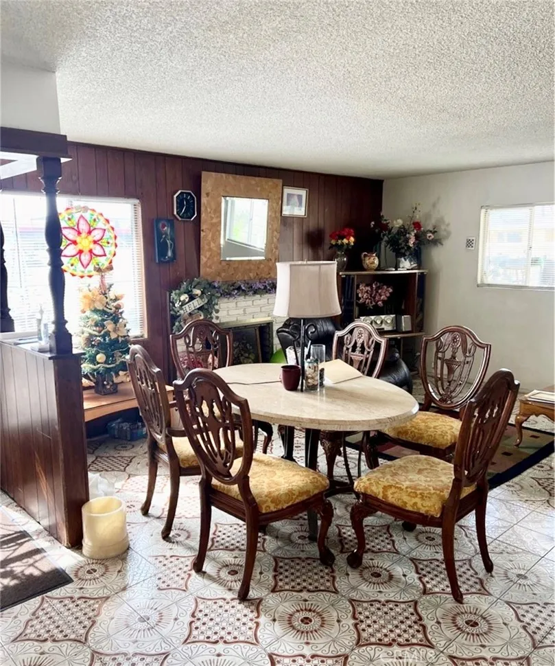 4413 W 5th Santa Ana, CA 92703