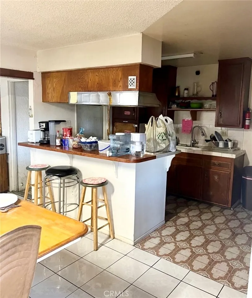 4413 W 5th Santa Ana, CA 92703