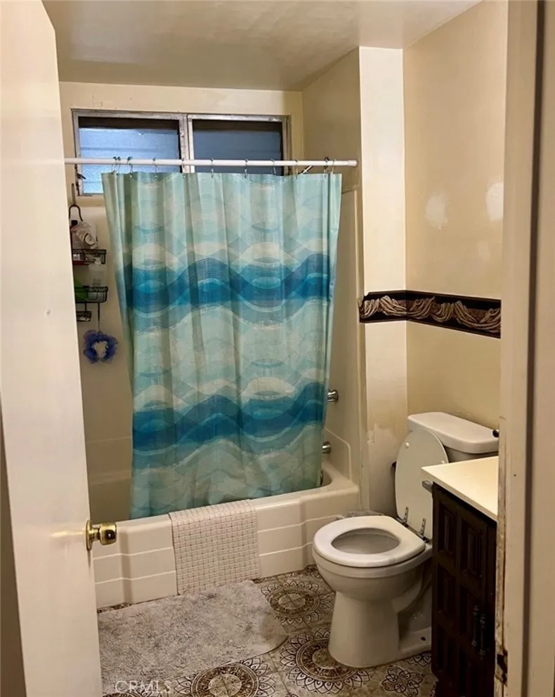 4413 W 5th Santa Ana, CA 92703