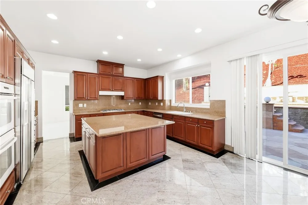 17529 Cloverdale Yorba Linda, CA 92886