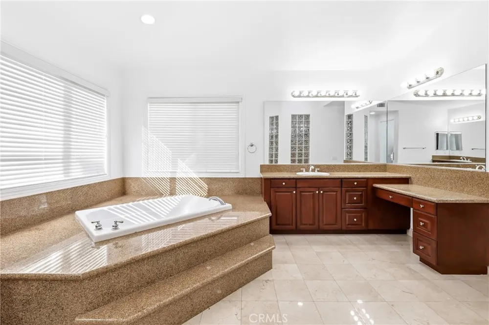 17529 Cloverdale Yorba Linda, CA 92886