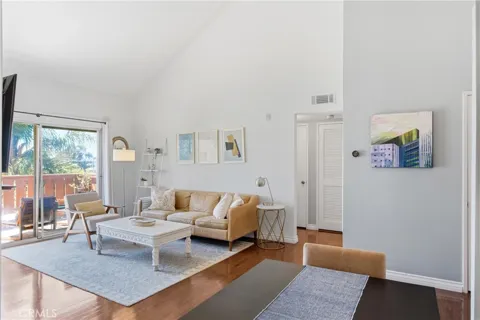 384 Redondo #401