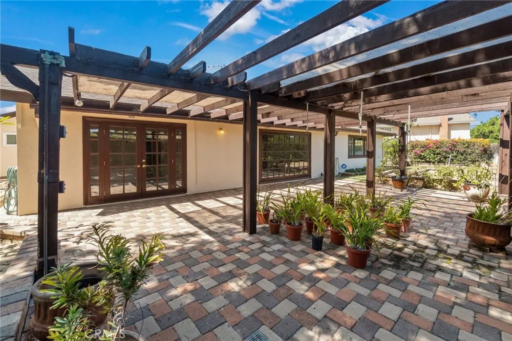 19341 Willowbrook Yorba Linda, CA 92886
