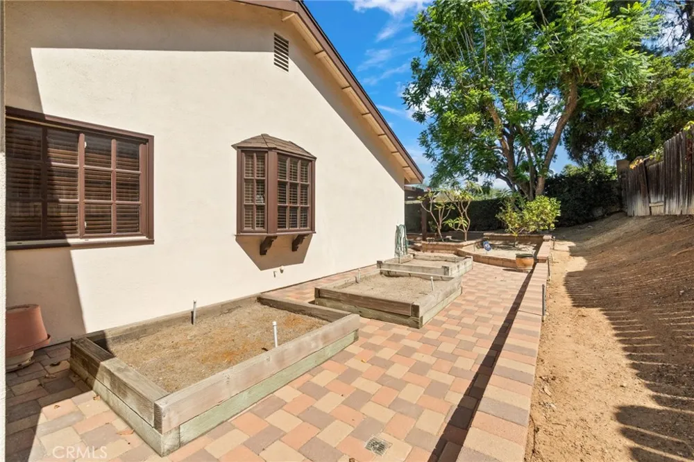 19341 Willowbrook Yorba Linda, CA 92886