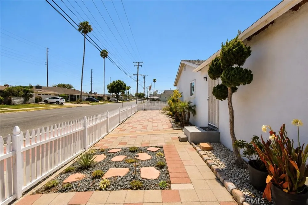 6221 Choctaw Drive Westminster, CA 92683
