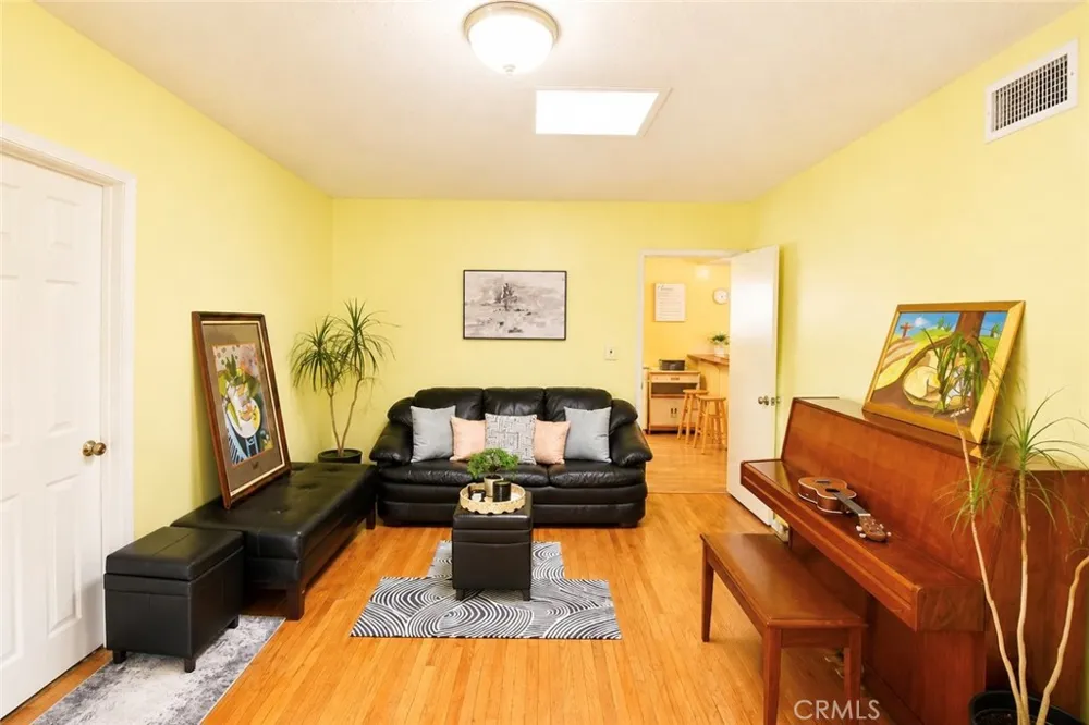 6221 Choctaw Drive Westminster, CA 92683