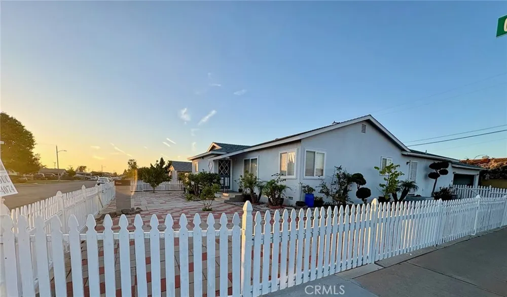 6221 Choctaw Drive Westminster, CA 92683