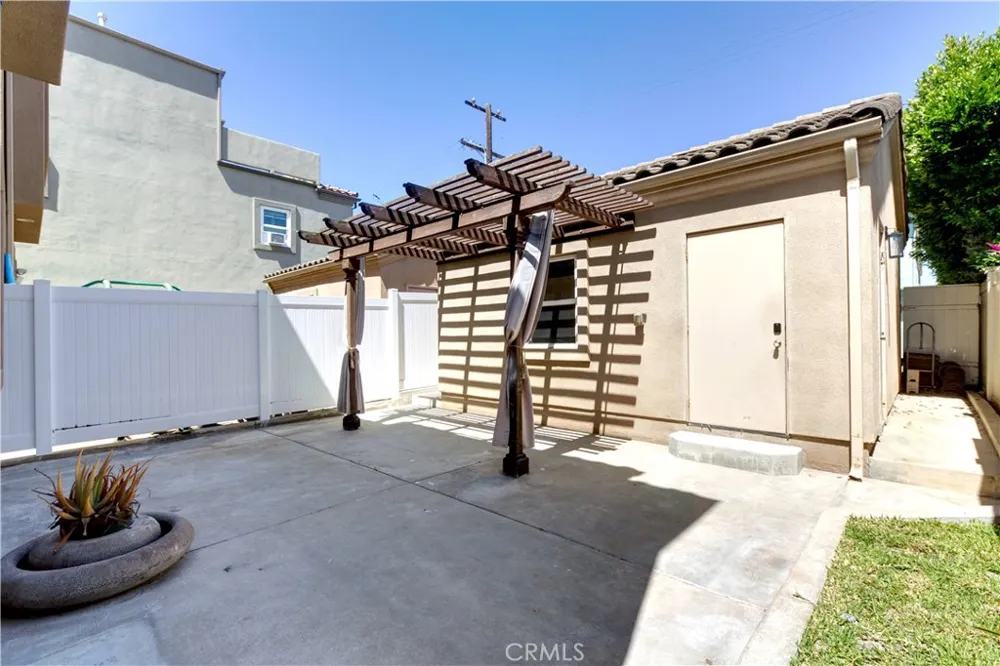 321 9th Street Huntington Beach, CA 92648