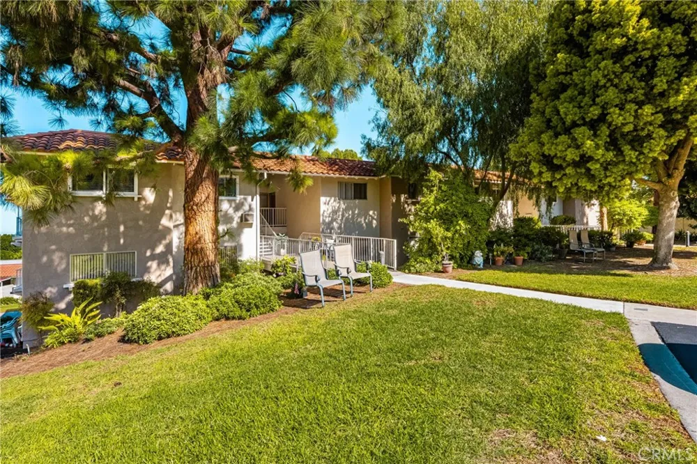 2286 Via Puerta #A Laguna Woods, CA 92637