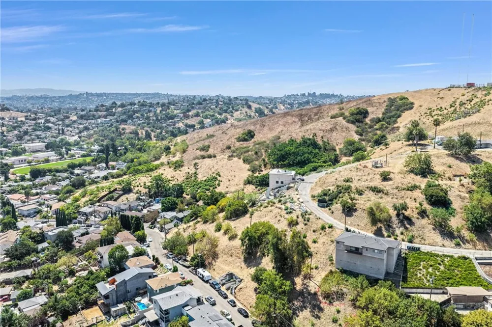 4528 Bedilion Los Angeles, CA 90032