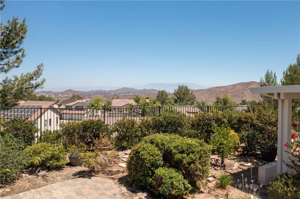 31916 Birchwood Lake Elsinore, CA 92532