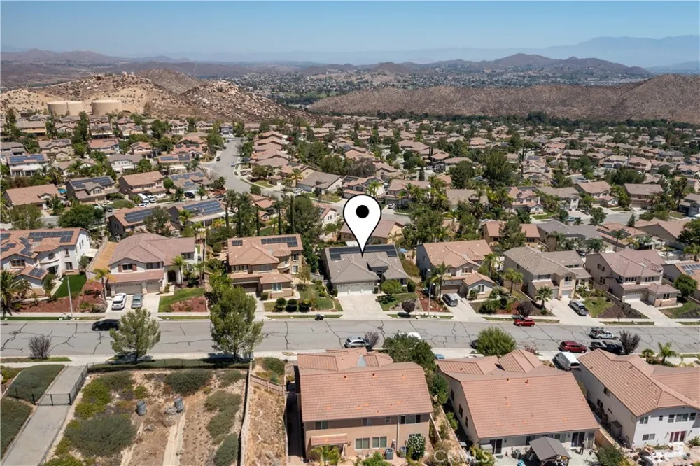 31916 Birchwood Lake Elsinore, CA 92532