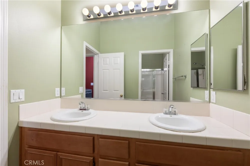 31916 Birchwood Lake Elsinore, CA 92532
