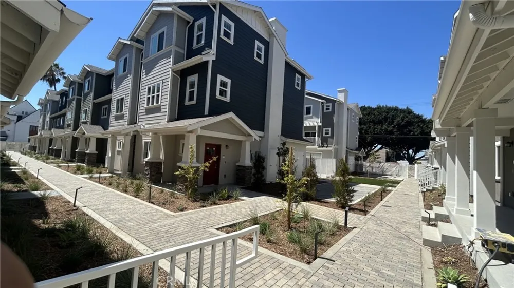 1336 Locust Avenue #4 Long Beach, CA 90813