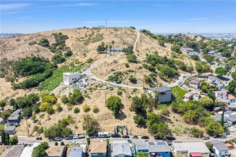 4550 Bedilion Los Angeles, CA 90032