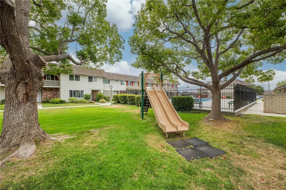4792 Larwin Avenue Cypress, CA 90630