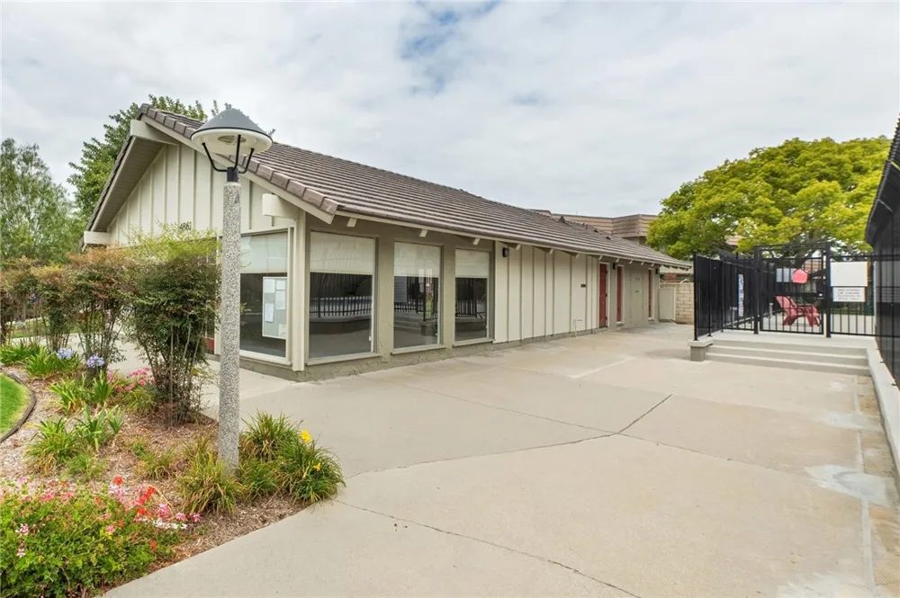 4792 Larwin Avenue Cypress, CA 90630