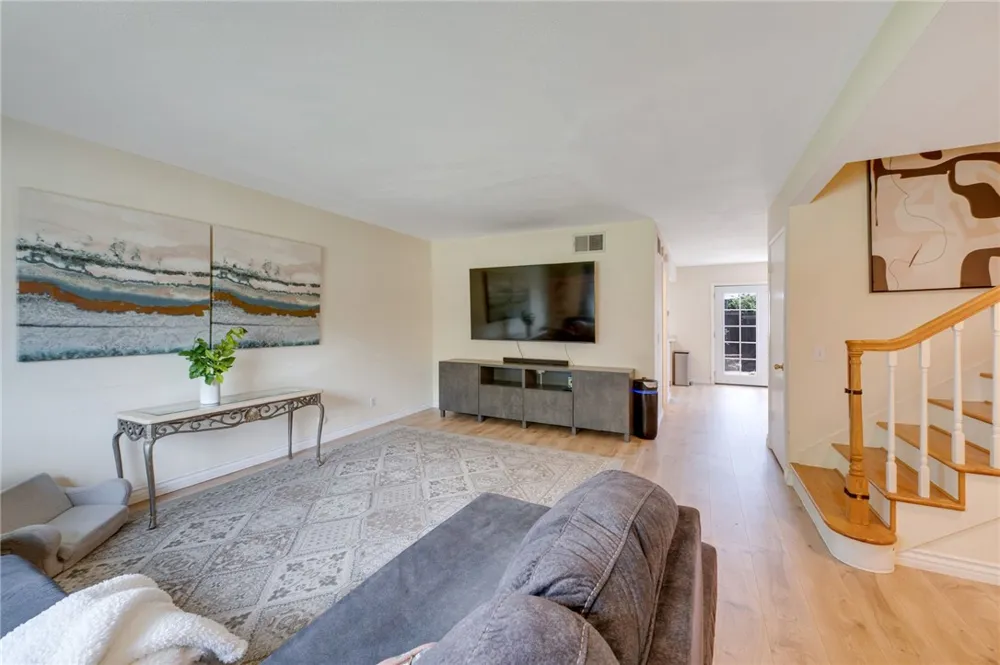 4792 Larwin Avenue Cypress, CA 90630