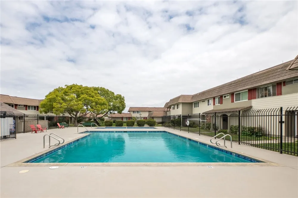 4792 Larwin Avenue Cypress, CA 90630