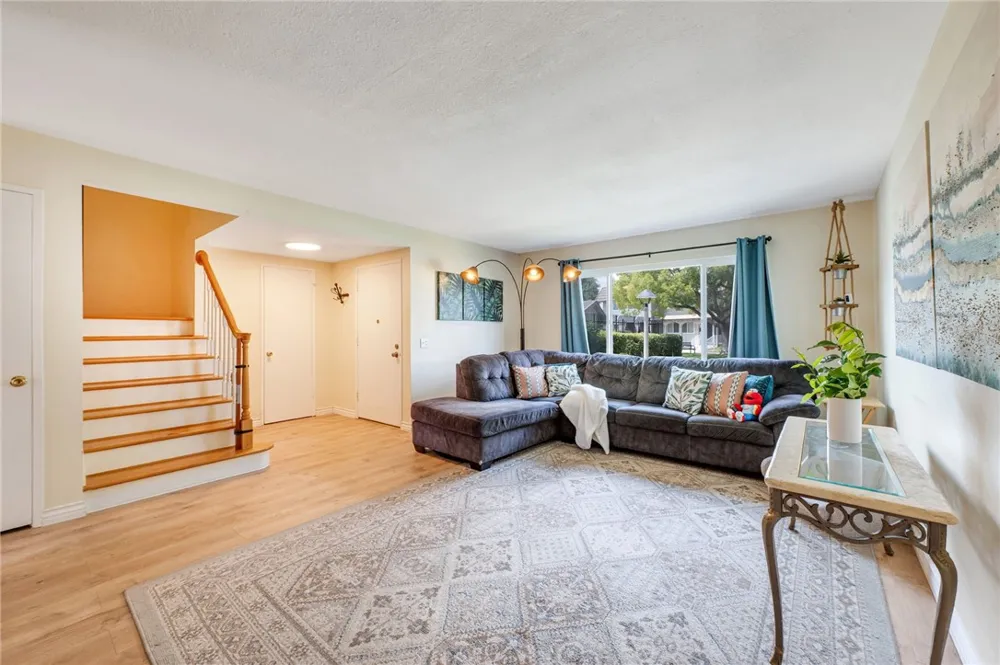 4792 Larwin Avenue Cypress, CA 90630