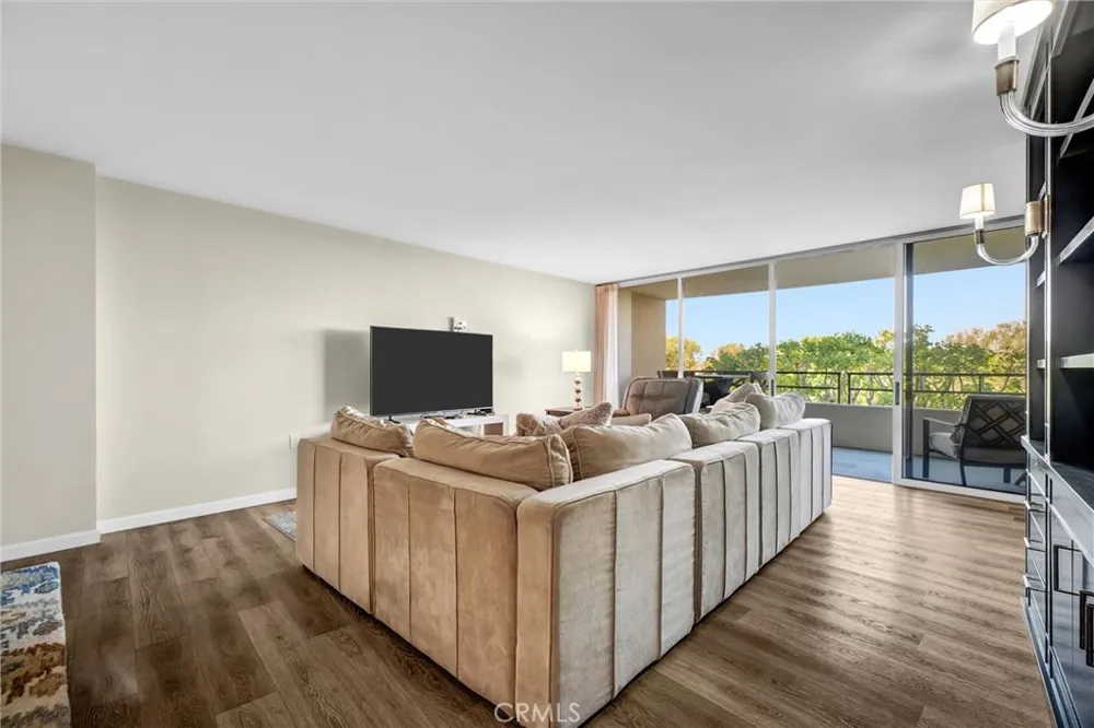 4337 Marina City Dr #141 Marina del Rey, CA 90292