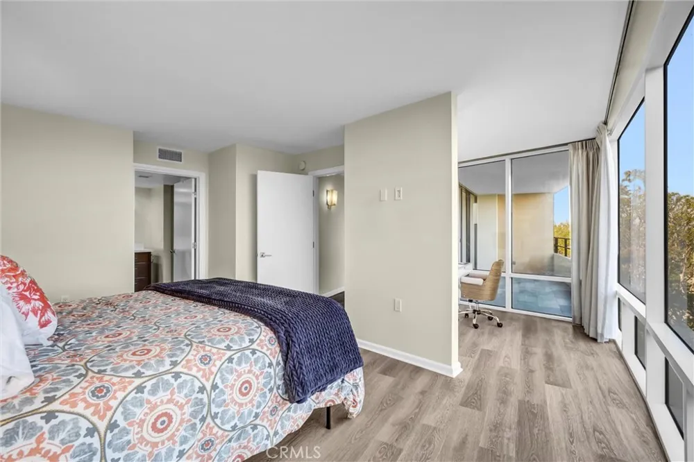 4337 Marina City Dr #141 Marina del Rey, CA 90292