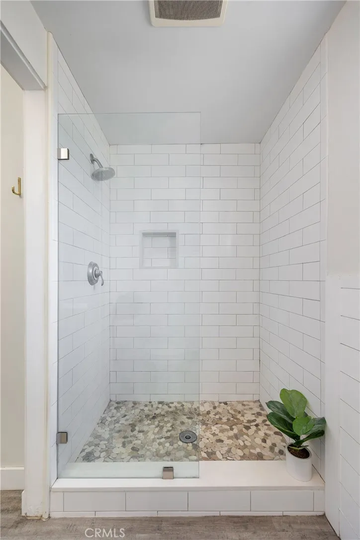 100 Loma Avenue #404 Long Beach, CA 90803