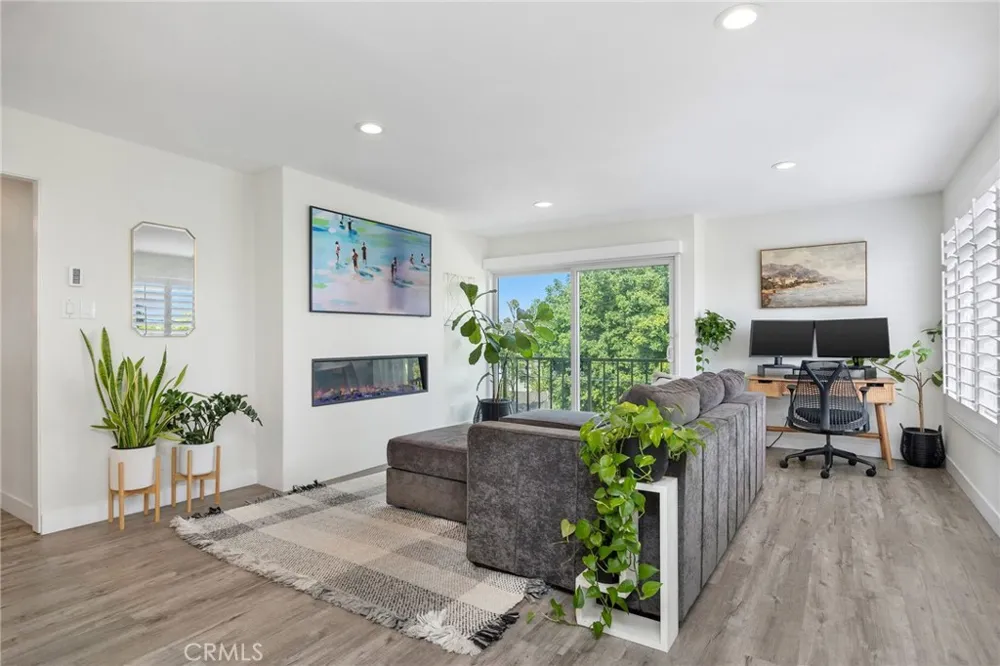 100 Loma Avenue #404 Long Beach, CA 90803