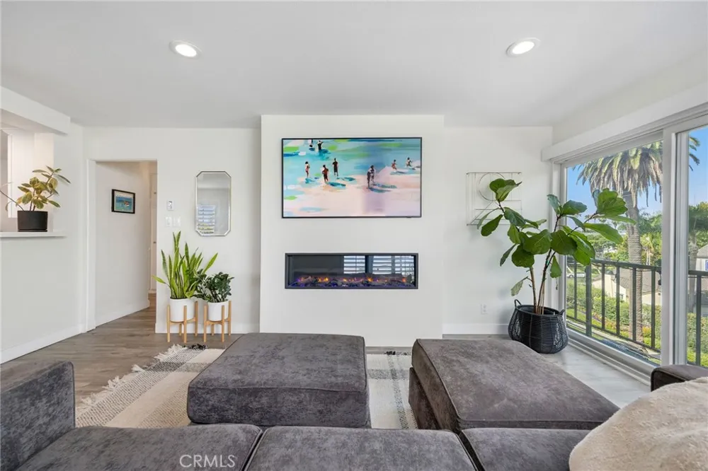 100 Loma Avenue #404 Long Beach, CA 90803