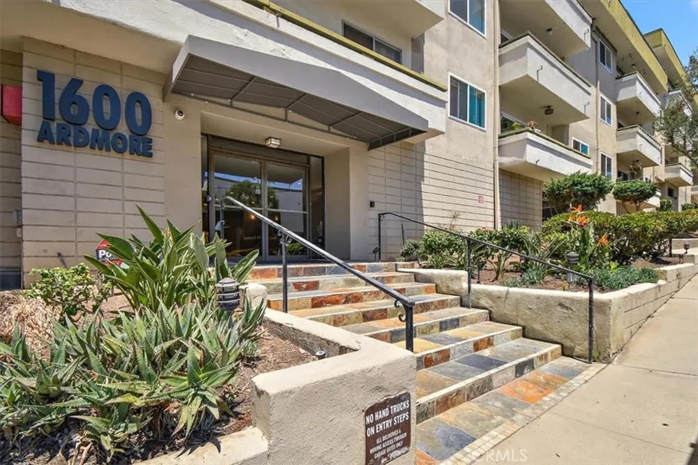 1600 Ardmore #234 Hermosa Beach, CA 90254