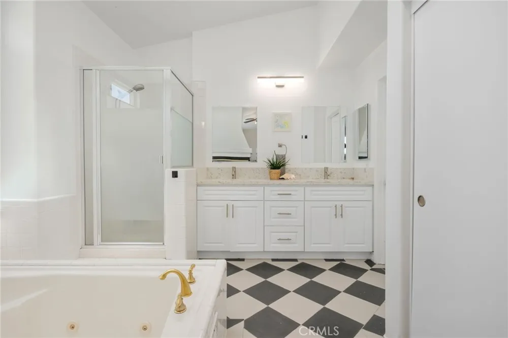 5439 Marine Avenue Hawthorne, CA 90260