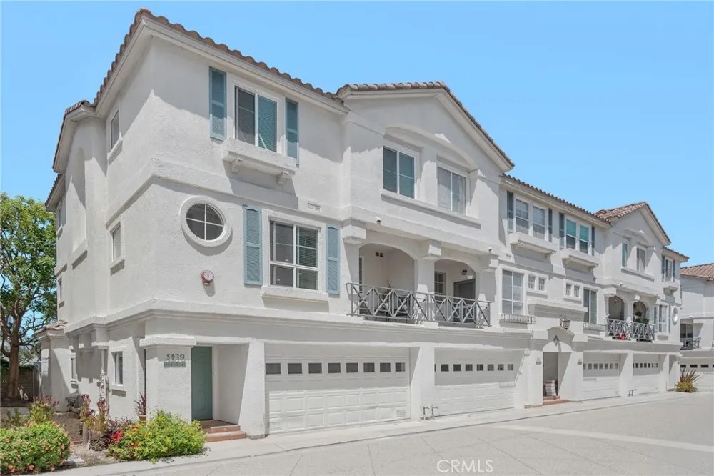 5439 Marine Avenue Hawthorne, CA 90260