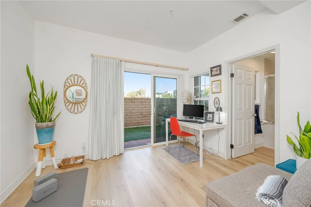 5439 Marine Avenue Hawthorne, CA 90260