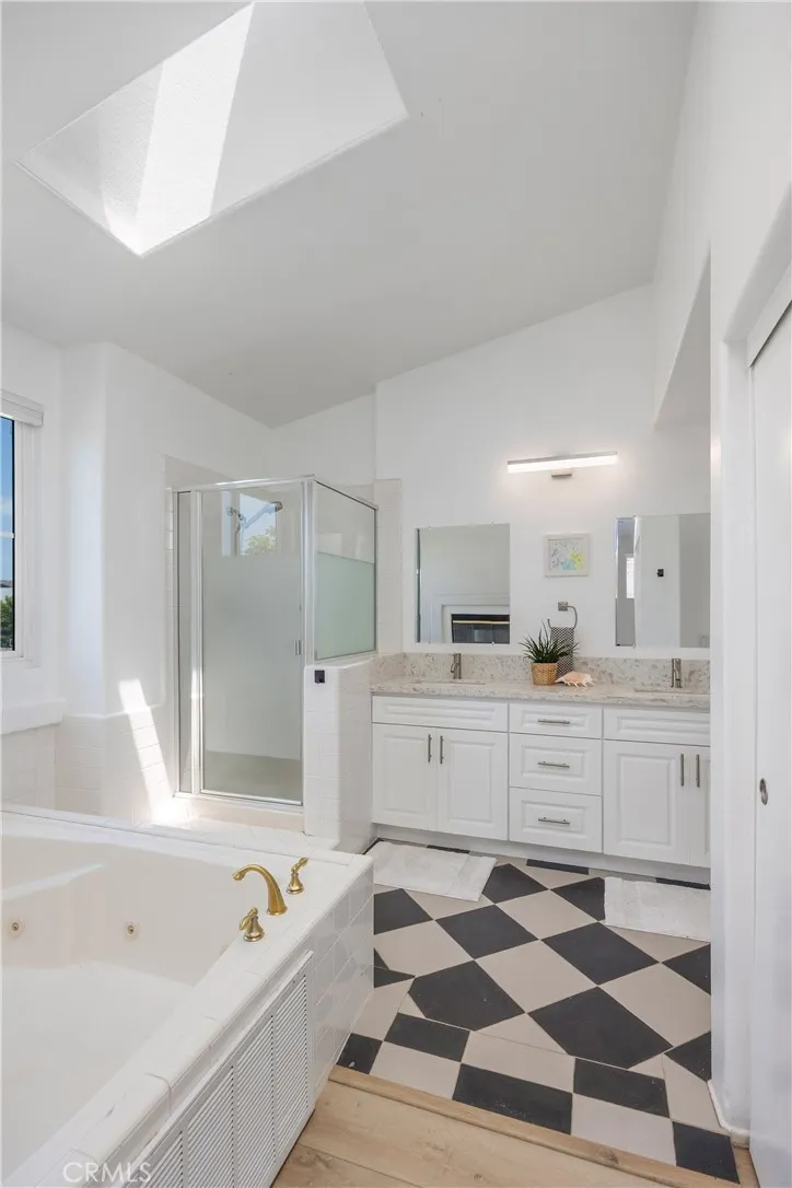 5439 Marine Avenue Hawthorne, CA 90260