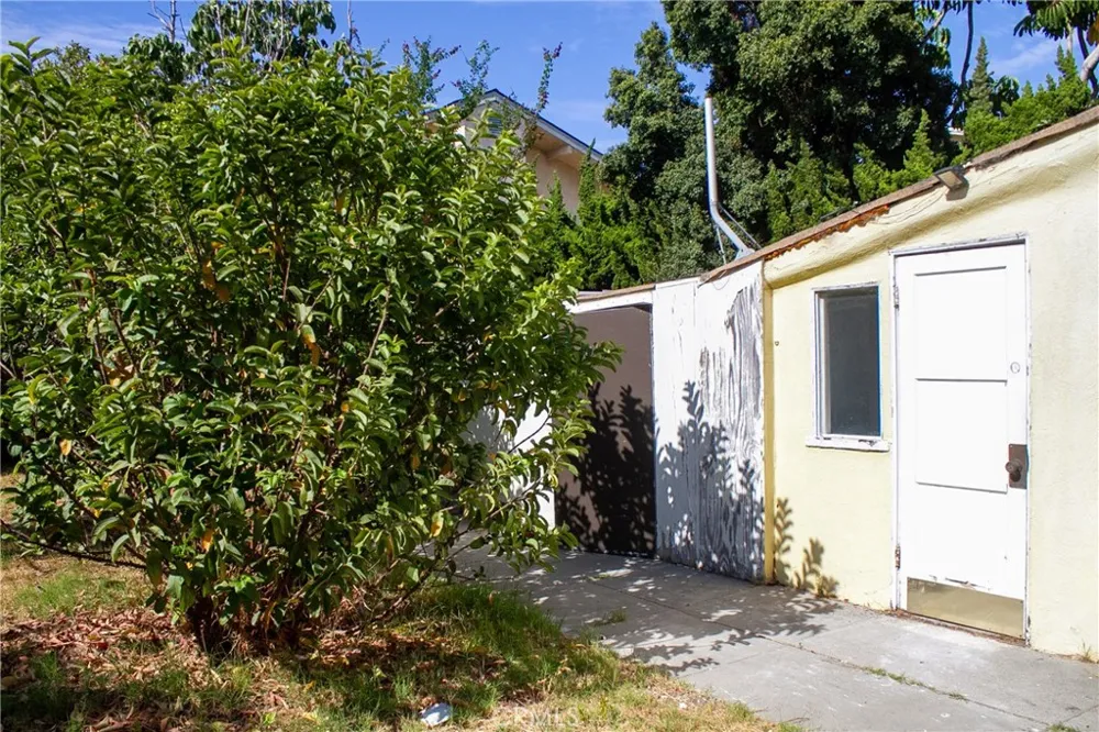 335 W Hillcrest Boulevard Inglewood, CA 90301