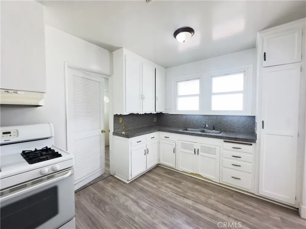 335 W Hillcrest Boulevard Inglewood, CA 90301
